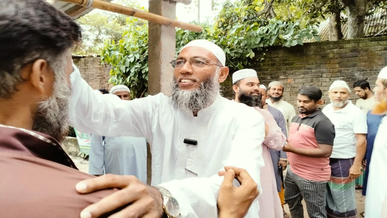স্বৈরাচারী কায়দায় ভোট কেন্দ্র দখল করার সুযোগ দেয়া ...