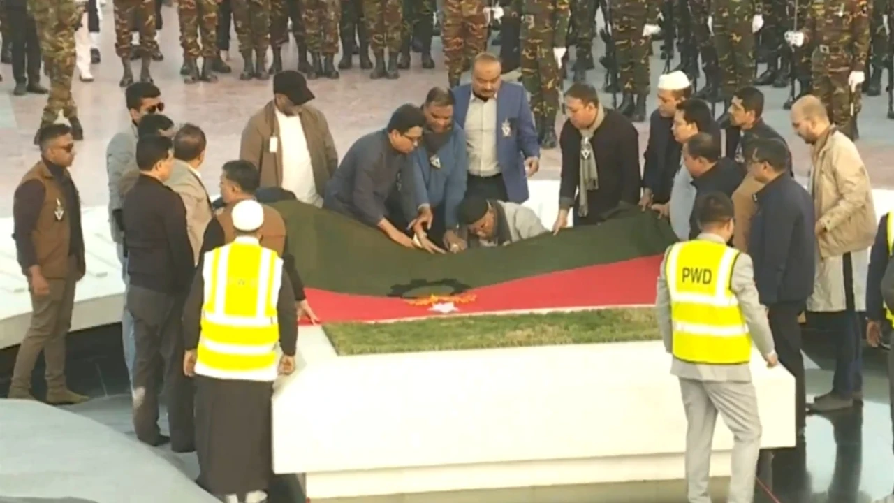চিরনিদ্রায় শায়িত ‘আপসহীন নেত্রী’ খালেদা জিয়া