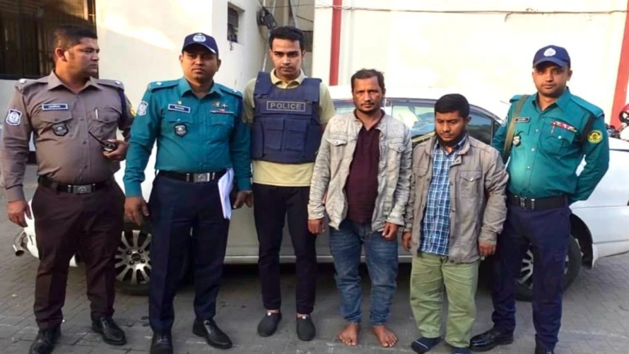 চট্টগ্রামে চুরি যাওয়া কার উদ্ধার, চক্রের দুই সদস্য...