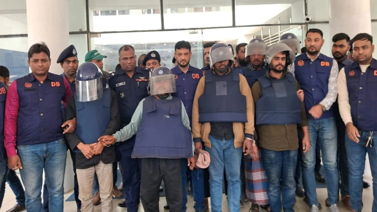 আর্থিক বোঝাপড়ায় সংখ্যালঘুদের বাড়িতে আগুন: ৫ বাড়ির মালিক পেল ১৩ লাখ টাকা