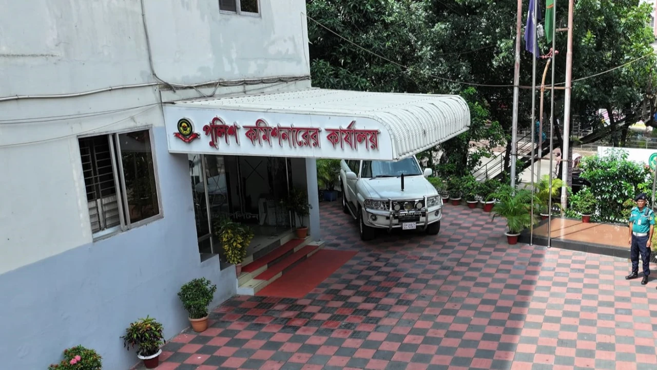 চট্টগ্রামে সাবেক এমপি-মেয়রসহ ৩৩০ জনের প্রবেশ ও অবস্থান নিষিদ্ধ করেছে পুলিশ