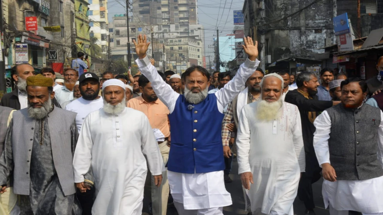 রঙিন পোষ্টারে সয়লাব নগরী, আচরণবিধি না মানার অভিযোগ জামায়াত প্রার্ধীর