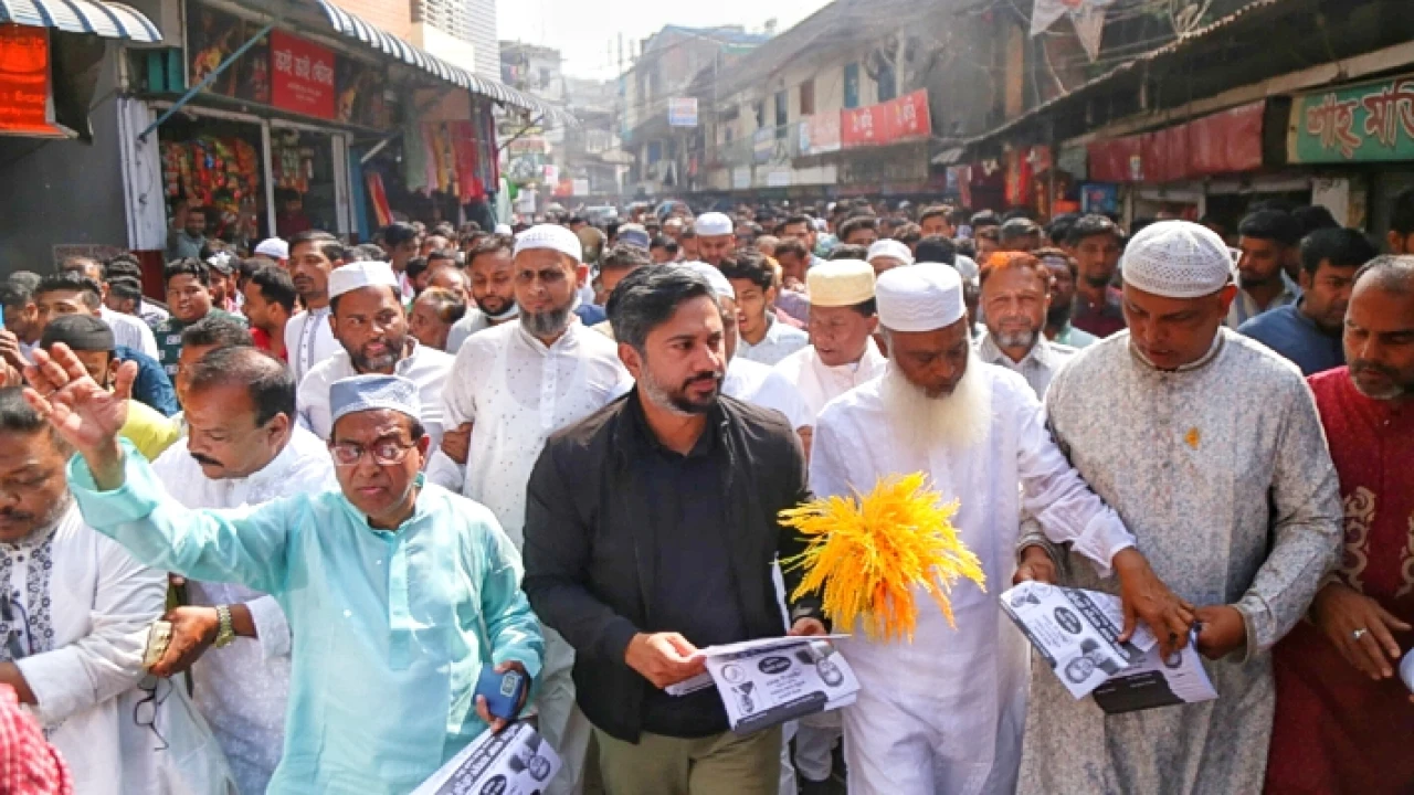 বাবার ধানের শীষের পক্ষে প্রচারণায় ইসরাফিল খসরু