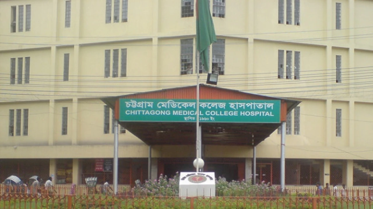 চট্টগ্রামে সিলিন্ডার বিস্ফোরণে দগ্ধ ৩...