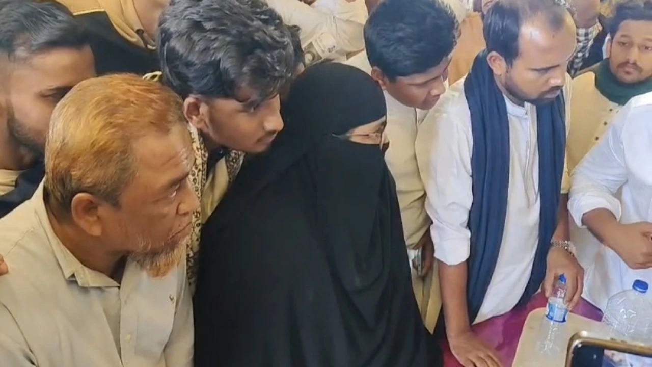 জামায়াত নাকি এনসিপি- আসিফকে যা বললেন জুলাই শহীদের মা