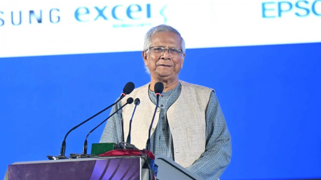 প্রযুক্তিগত অগ্রগতি বাড়িয়ে দ্রুত পরিবর্তনশীল বিশ্বের সঙ্গে তাল মেলাতে হবে : প্রধান উপদেষ্টা