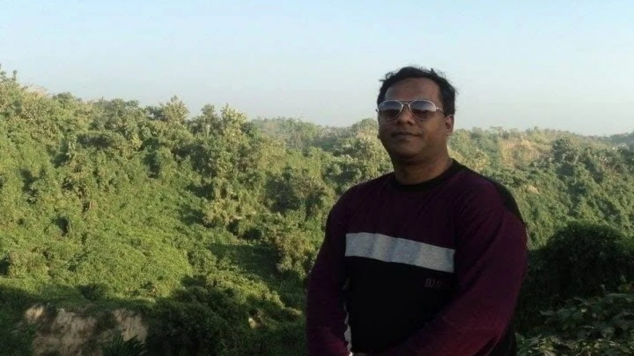 চট্টগ্রাম রেলওয়েতে কর্মকর্তার দপ্তরে মব সৃষ্টির অভ...