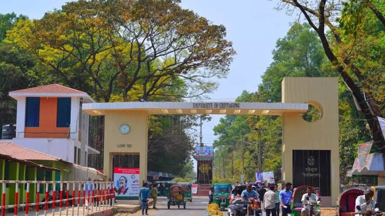 নিয়োগ বাণিজ্যে অঢেল সম্পদের মালিক চবির কর্মচারী
