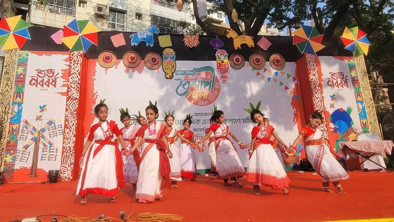 চট্টগ্রামে বর্ণিল আয়োজনে চলছে বর্ষবরণের নানান অনুষ্ঠানিকতা