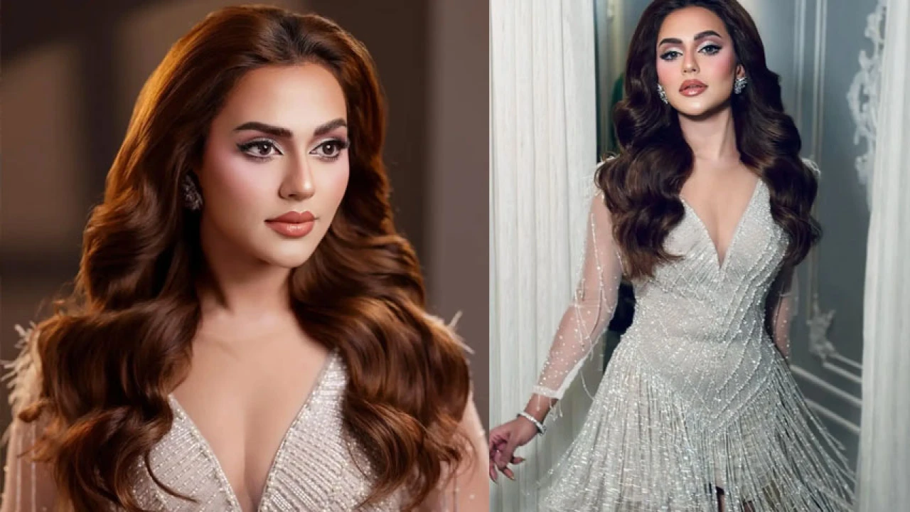 সিলভার গাউনে ঝড় তুললেন নুসরাত ফারিয়া