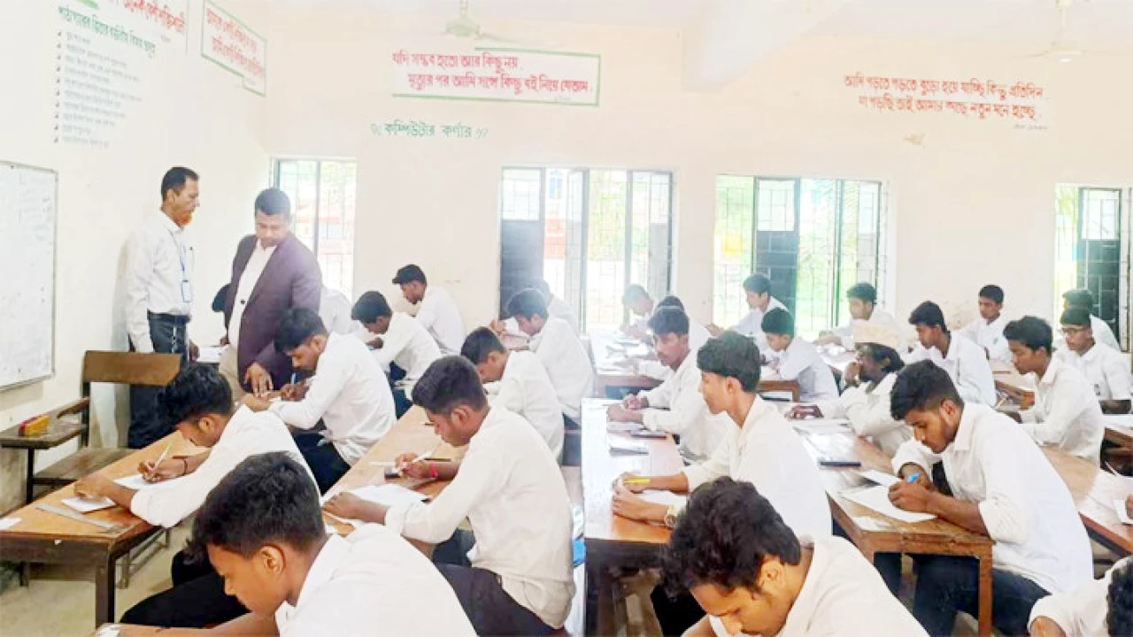 চট্টগ্রামে নকলমুক্ত পরিবেশে পরীক্ষা গ্রহনে সর্বোচ্...