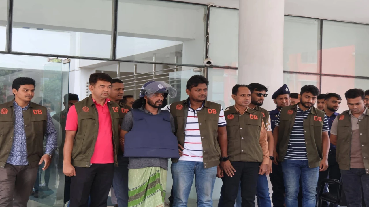 চট্টগ্রামে বিদেশি অস্ত্রসহ শীর্ষ সন্ত্রাসী গ্রেফতার