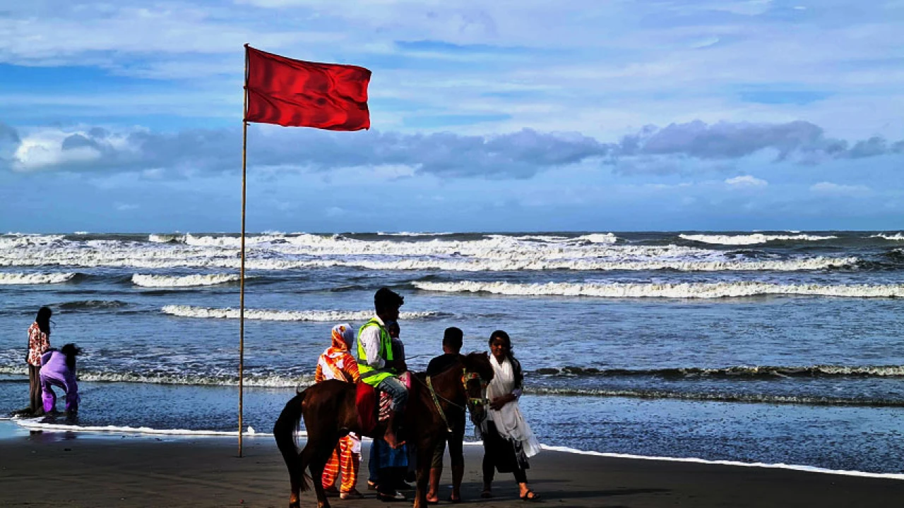 সমুদ্র বন্দরে ৩ নম্বর সতর্ক সংকেত বহাল