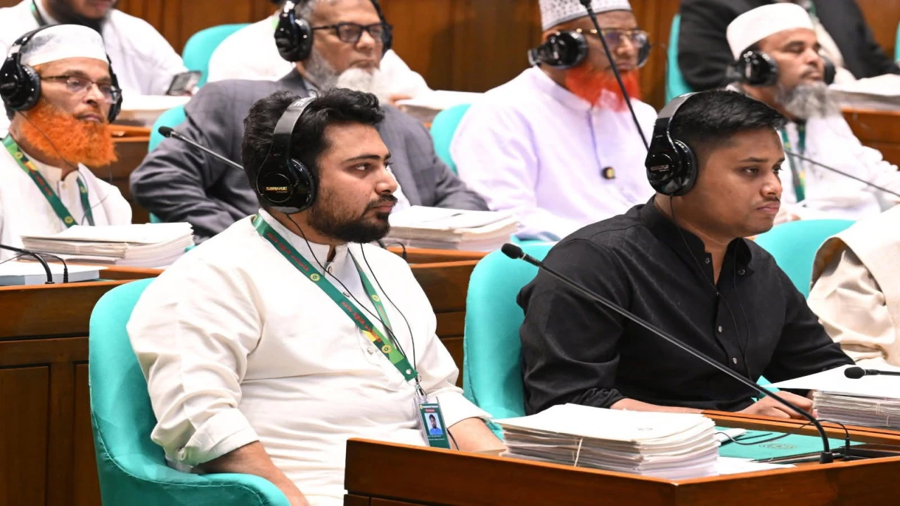 ৫৪বছর পরও মুক্তিযুদ্ধের পক্ষে-বিপক্ষে বিতর্ক অবসান না হওয়ার জন্য বিএনপি কম দায়ি নয়-নাহিদ ইসলাম।