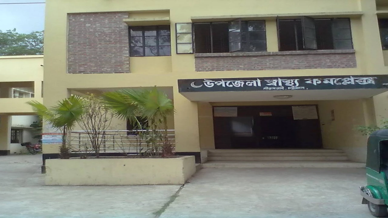 মিরসরাইয়ে বেপরোয়া বাস কেড়ে নিল স্কুলছাত্রীর প্রাণ...