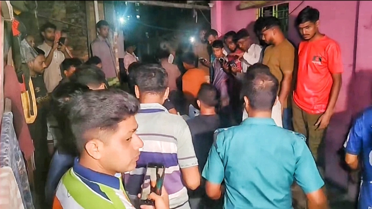 চট্টগ্রামে সন্ত্রাসীদের গুলিতে যুবক নিহত, পথচারি এক শিশু গুলিবিদ্ধ