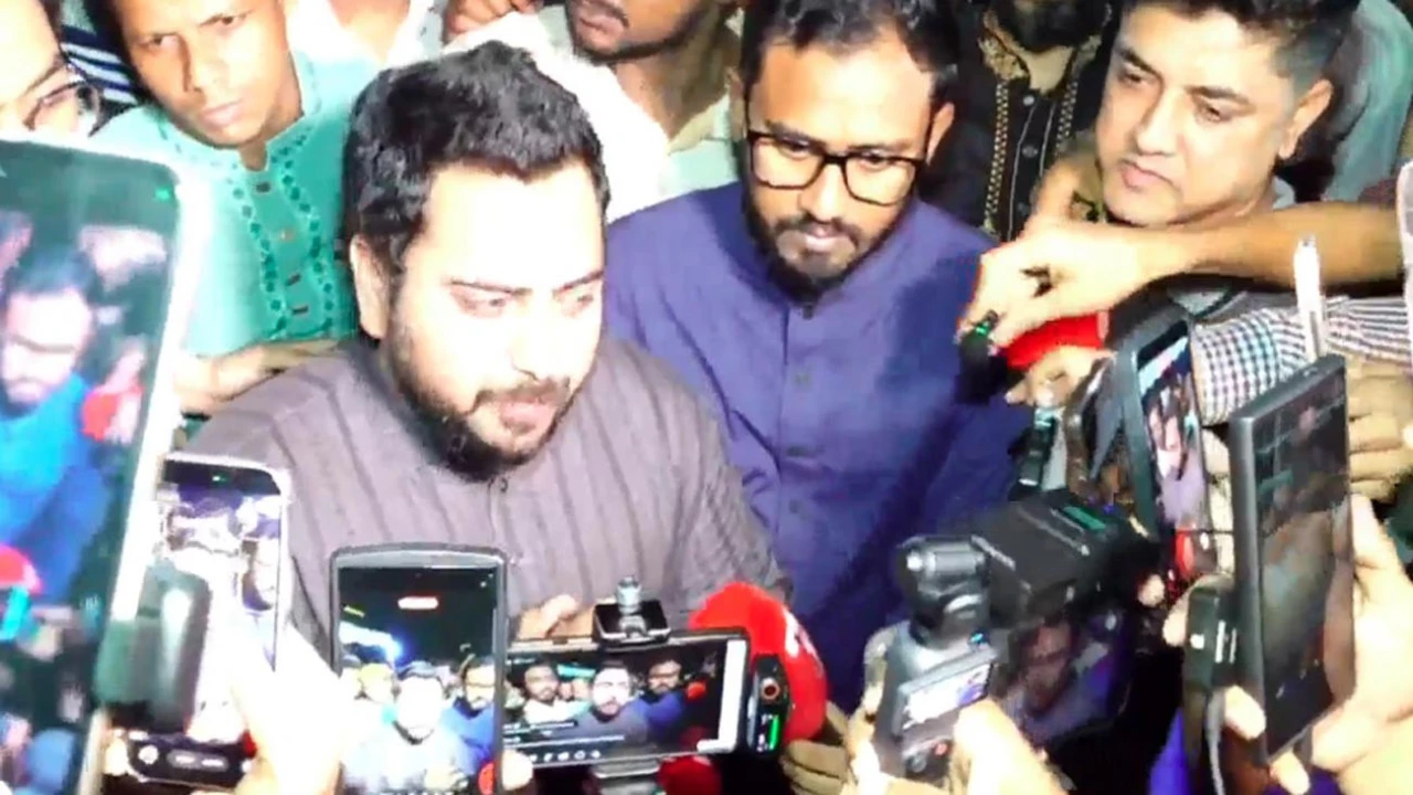 অভিনেত্রী কারিনা কায়সারের জানাজায় নাহিদ ইসলাম, বনানীতে প্রথম জানাজা সম্পন্ন