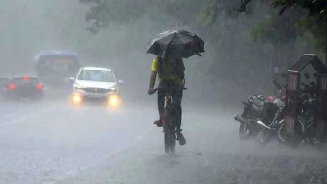 ঢাকাসহ দেশের বিভিন্ন অঞ্চলে ঝড়ের শঙ্কা, নদীবন্দরে ১ নম্বর সংকেত
