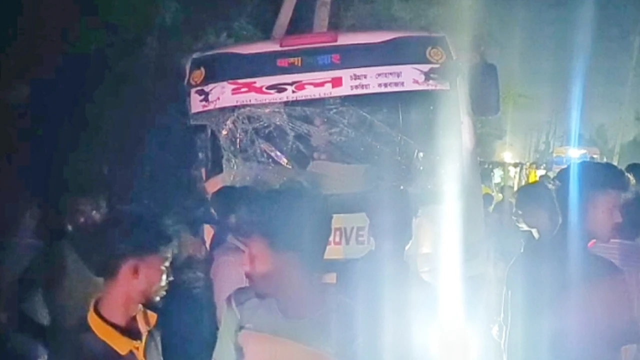 চট্টগ্রামের কর্ণফুলীতে বাস লেগুনা মুখোমুখি সংঘর্ষ নিহত২ আহত ২৮