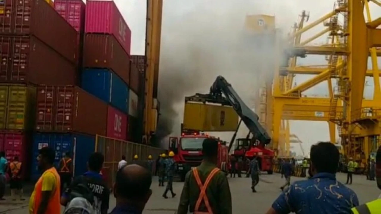 নিউমুরিং কনটেইনার টার্মিনালে আগুন, সাময়িকভাবে বন্ধ কার্যক্রম