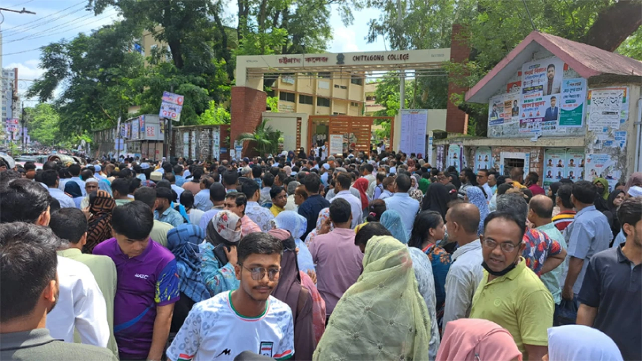 চট্টগ্রাম বোর্ডে এইচএসসি পরীক্ষা শুরু, অংশ নিচ্ছেন প্রায় ১ লাখ শিক্ষার্থী