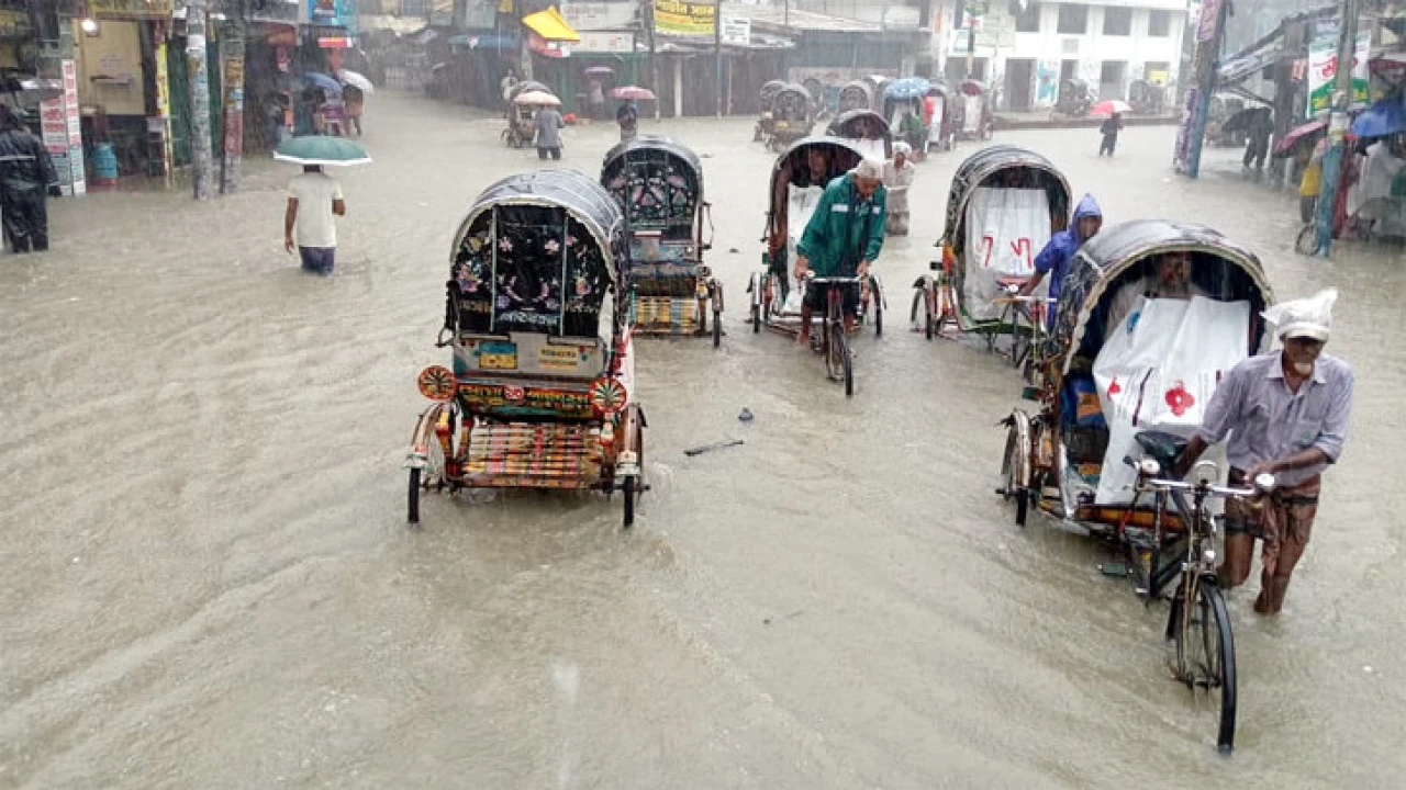 জলাবদ্ধতায় নাকাল চট্টগ্রাম, ব্যবসা-বাণিজ্য ও যোগাযোগে অচলাবস্থা