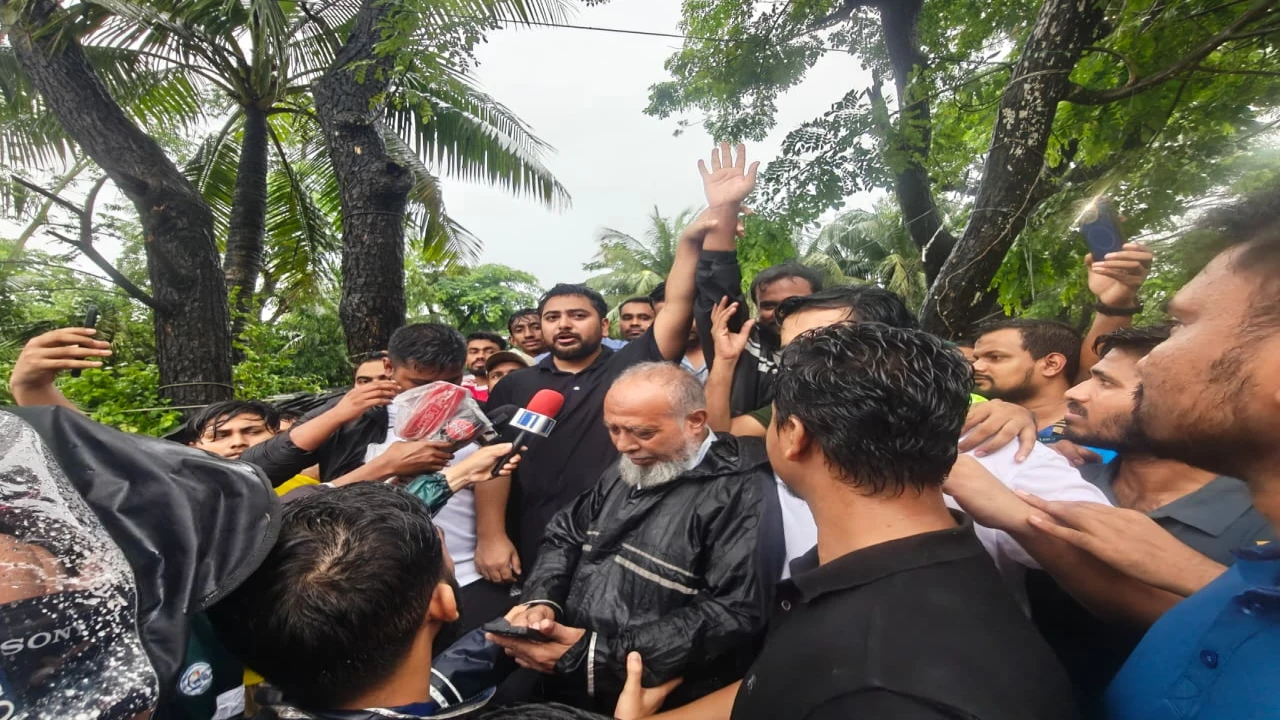 বেড়িবাঁধের এক টাকাও লুটপাট হতে দেব না: নাহিদ ইসলাম
