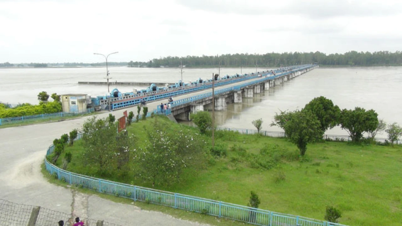 উজানের ঢল ও ভারী বৃষ্টিতে তিস্তার পানি বিপৎসীমার ওপরে, লালমনিরহাটে বন্যার শঙ্কা