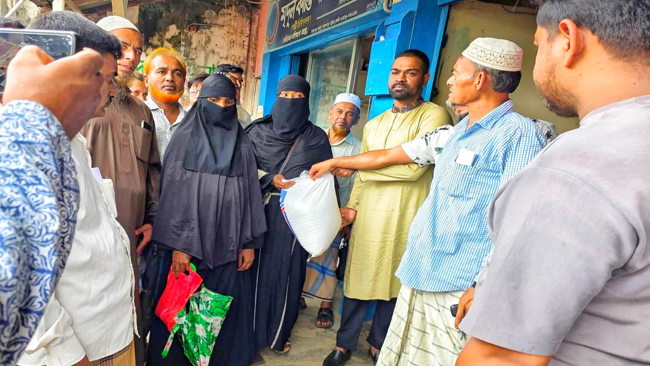 চরম্বায় বন্যাদুর্গত পরিবারের মাঝে বিএনপির ত্রাণ সহ...